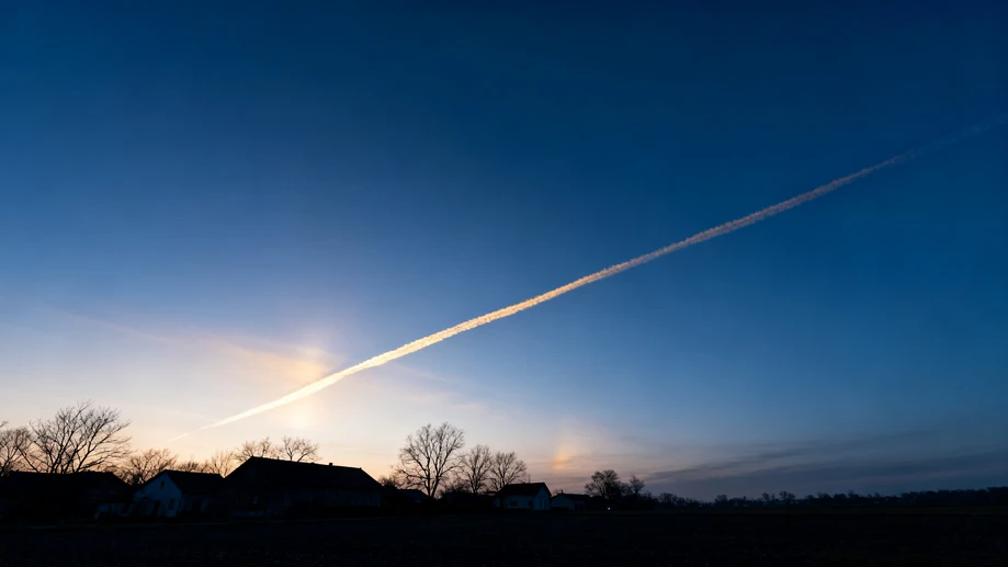 Have you ever spotted the faint glowing sky band that only shows up above backyards for 6 weeks each year?
