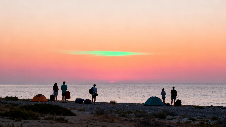 Have You Ever Spotted The 12-Second Faint Green Glow That Hangs Above The Horizon Right After Sunset